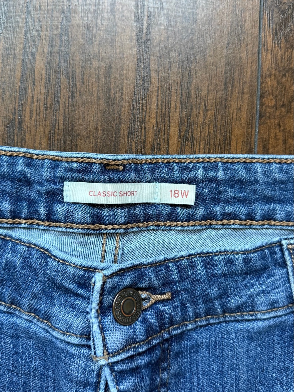Levis Denim Shorts Womens 18W Blue Classic Short Jeans - Picture 2 of 4